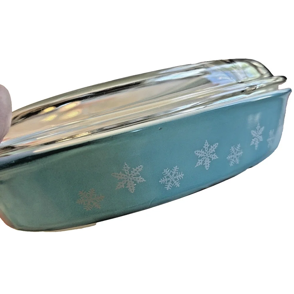 Vintage Pyrex Turquoise Snowflake 1.5 Quart Divided Casserole Dish & Clear Lid